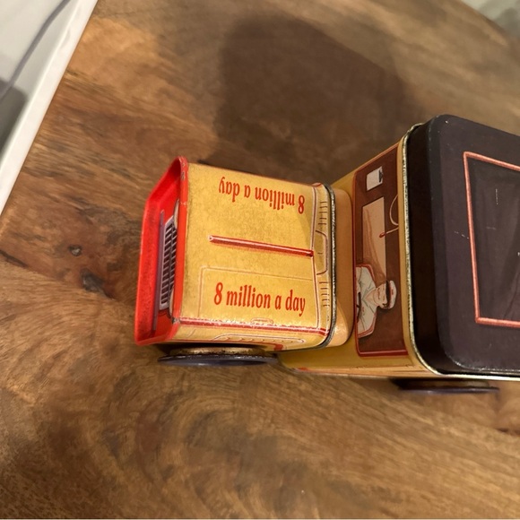 Coca Cola Delivery Truck Shaped Vintage 1995 Collector Tin Storage Box 4H 7.5L - Picture 8 of 10